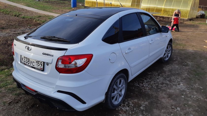 Лада Гранта лифтбек 2023 белая