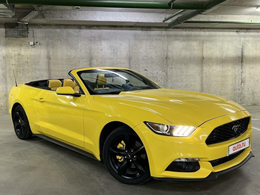 Форд мустанг желтый