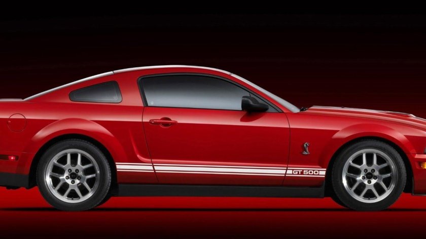 Форд Мустанг gt 500 сбоку
