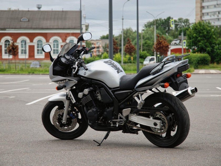 Yamaha fzs 600