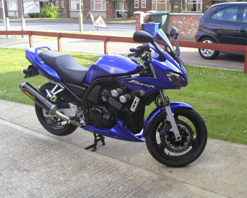 Yamaha FZS 600