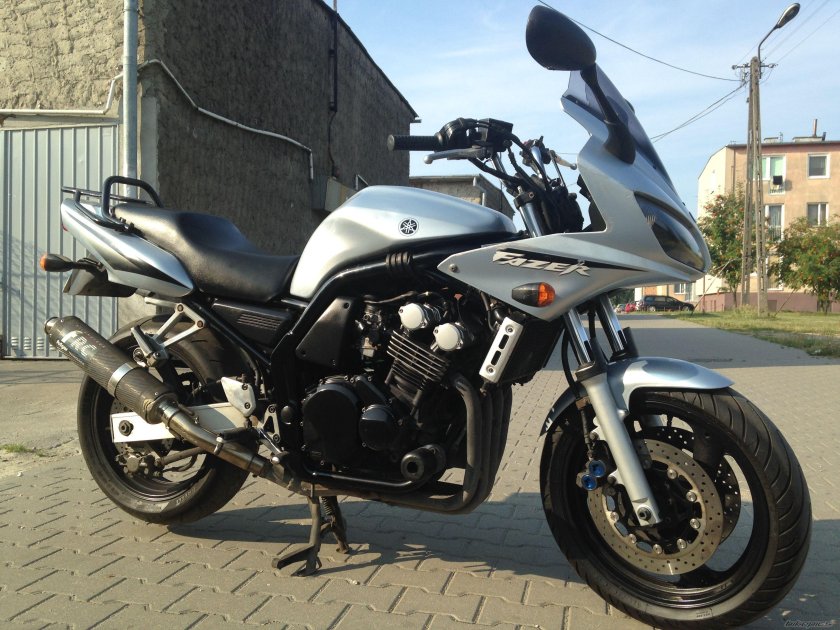 Yamaha FZS 600