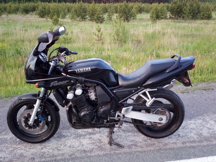 Yamaha FZS 600