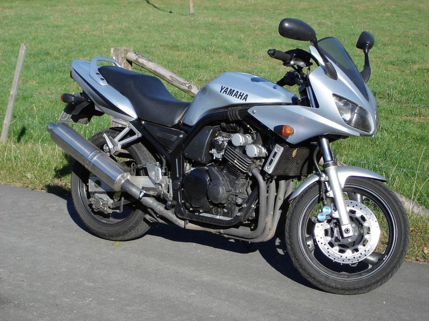 Yamaha FZS 600