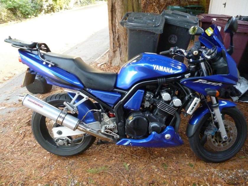 Yamaha FZS 600