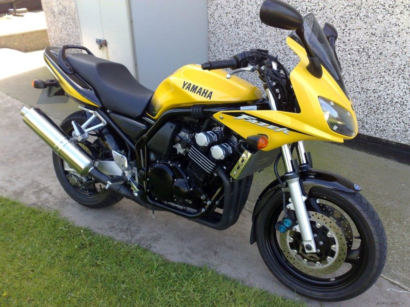 Yamaha FZS 600