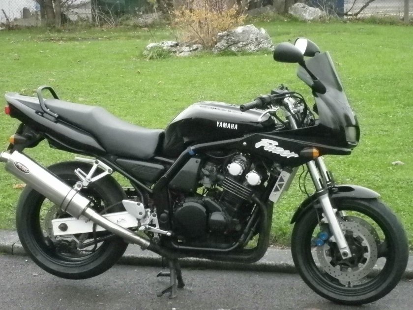 Yamaha FZS 600