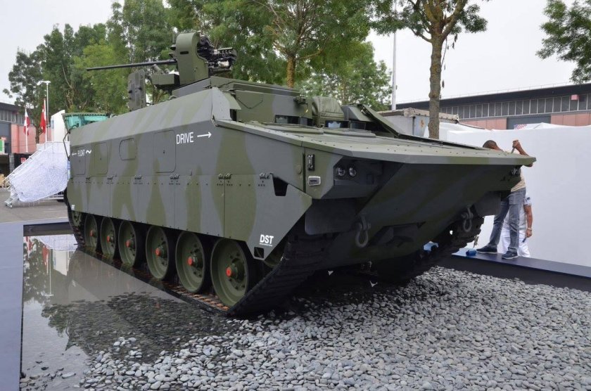 Гусеничная бронированная Амфибийная машина APVT от KMW