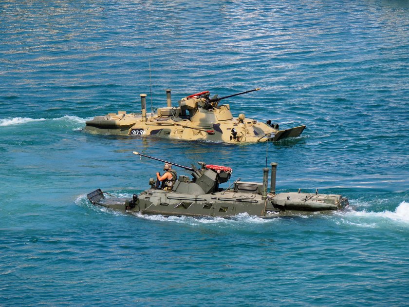 БТР 80 морской пехоты