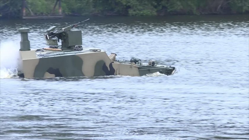 Плавающий бронетранспортёр