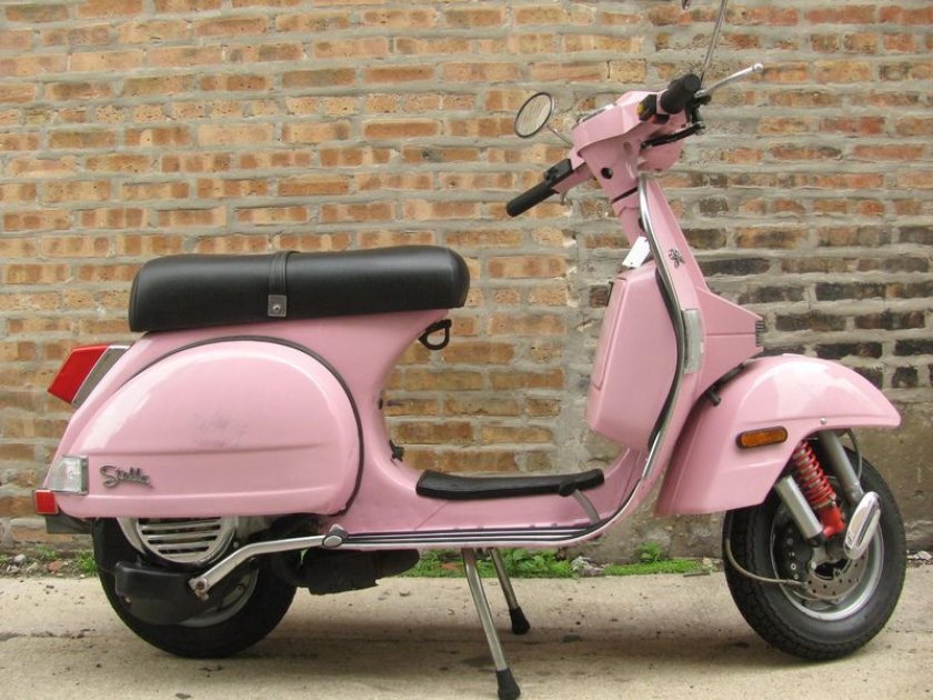 Веспа мотороллер розовый