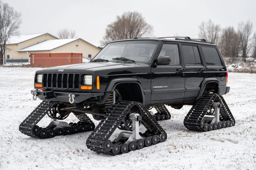Jeep cherokee на гусеницах