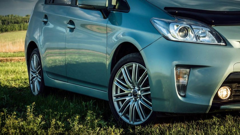 Toyota prius alpha 2013