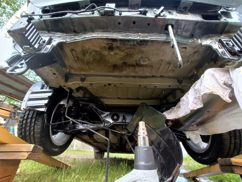 Антикоррозийная обработка днища автомобиля