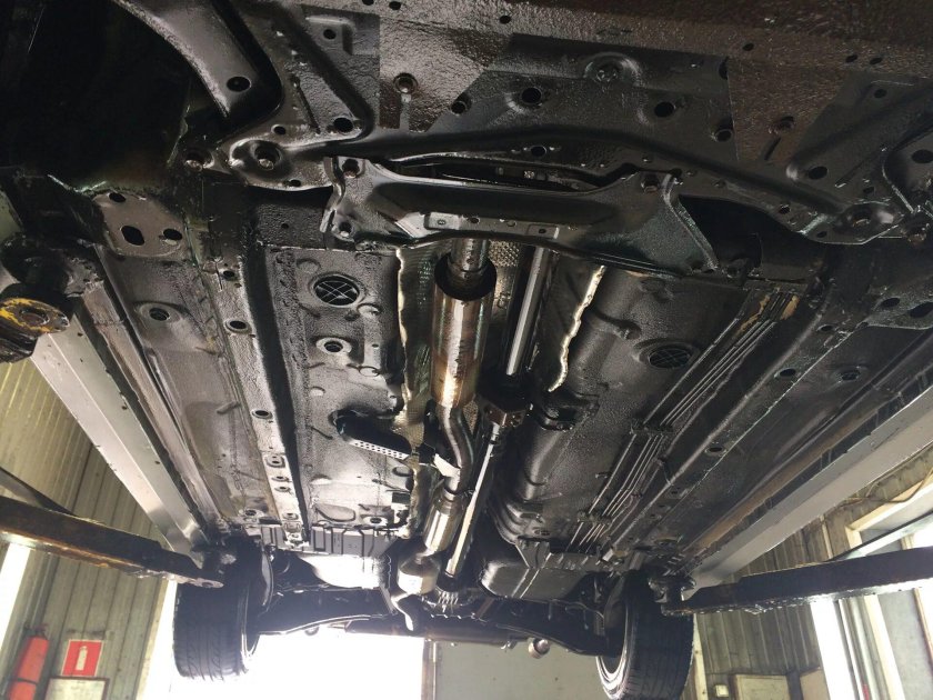 Днище Митсубиси Лансер 10