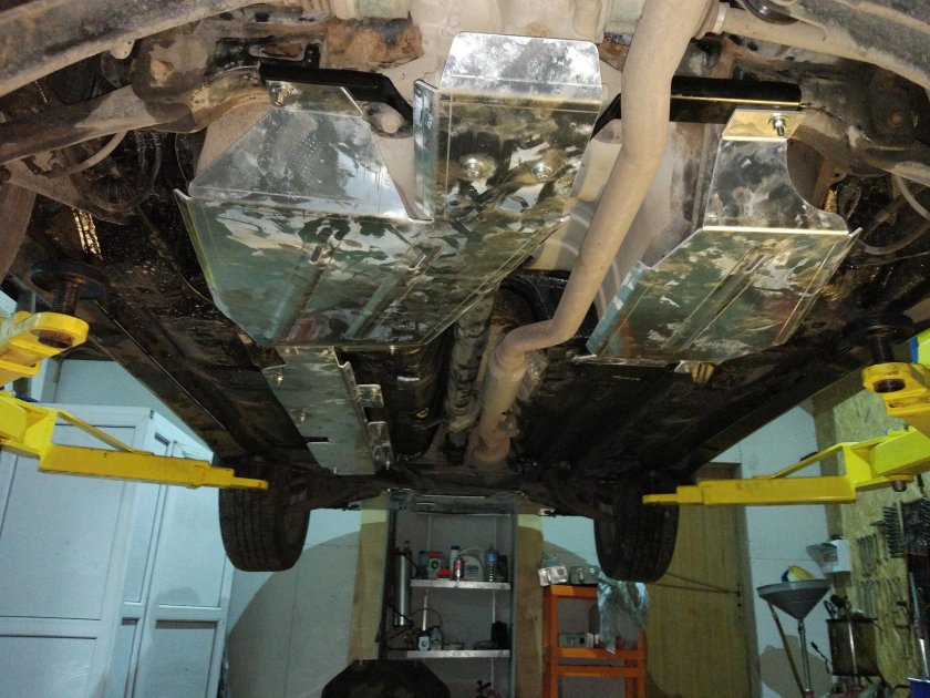 Днище Mitsubishi Outlander 3