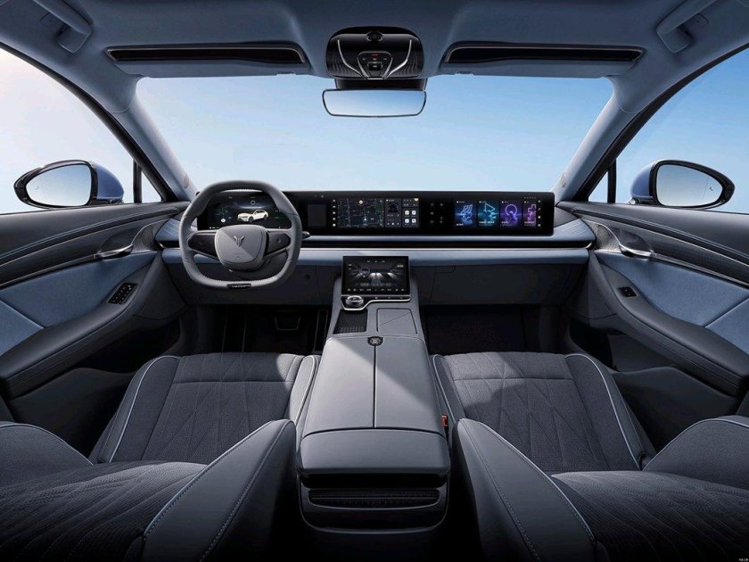 Voyah седан 2023