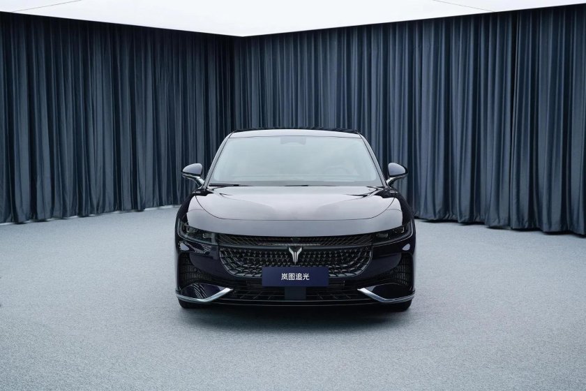 Китайский электромобиль voyah