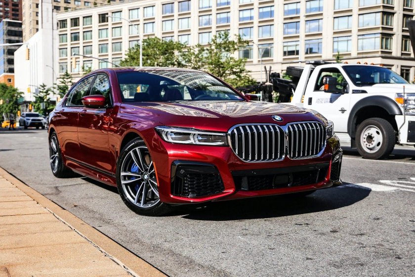 BMW 7 Red