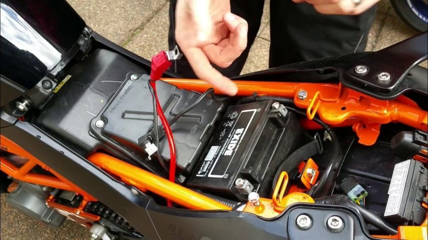 KTM Duke 200 аккумулятор