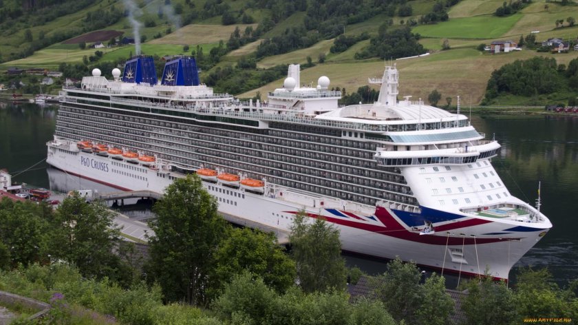 Круизный лайнер Britannia