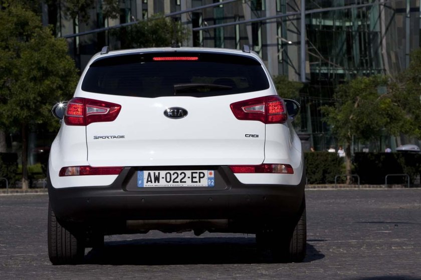 Кия Спортейдж сзади