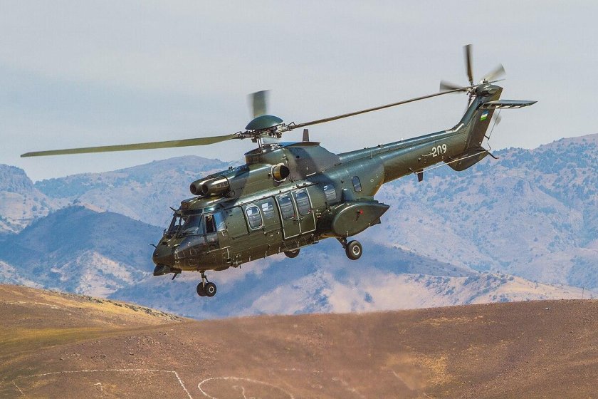 Вертолет as 332 super Puma