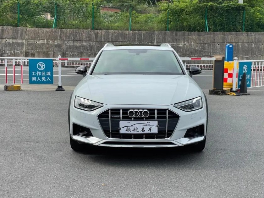 Автомобиль audi