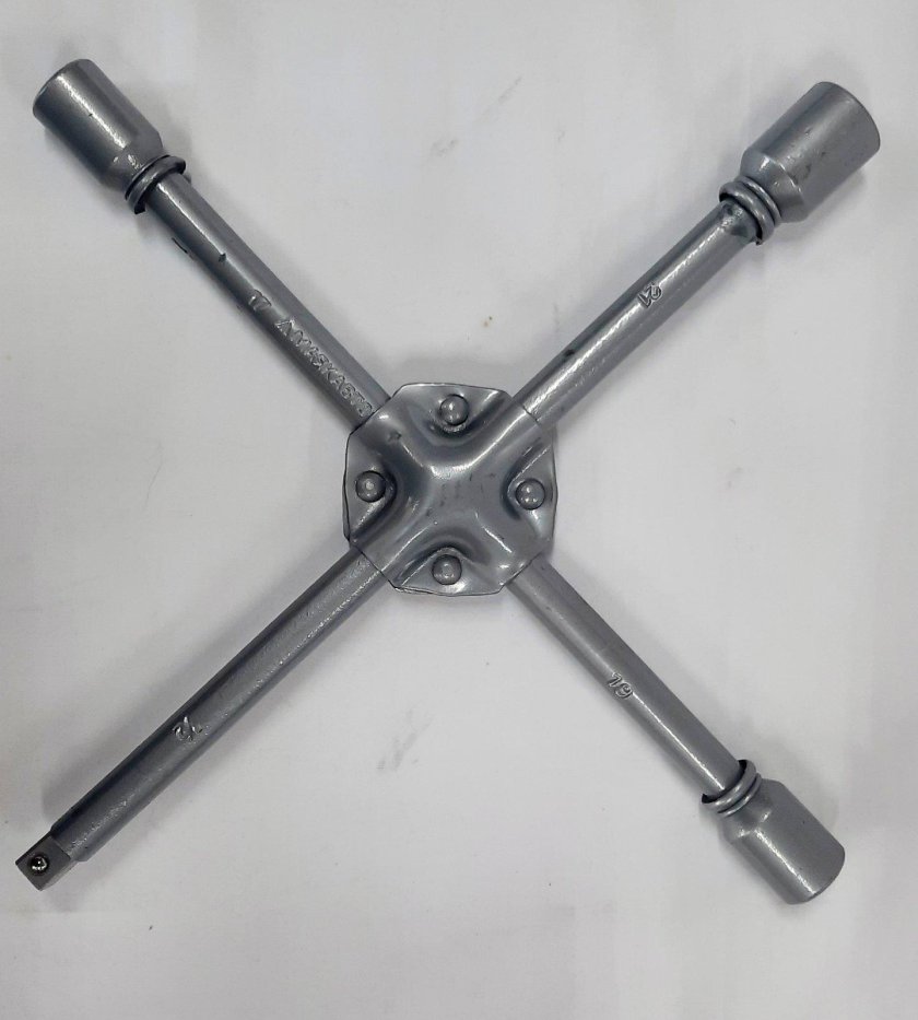 Ключ баллонный крестовой (17*19*21*23)ф 14мм Ермак 776003