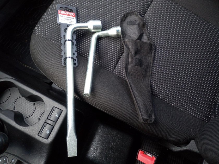 Лада Веста ключ балонный