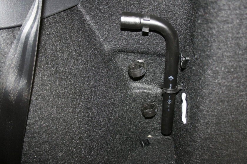 Лада Ларгус фургон штатный балонный ключ