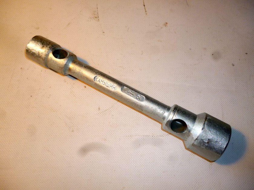Балонный ключ КАМАЗ 4310