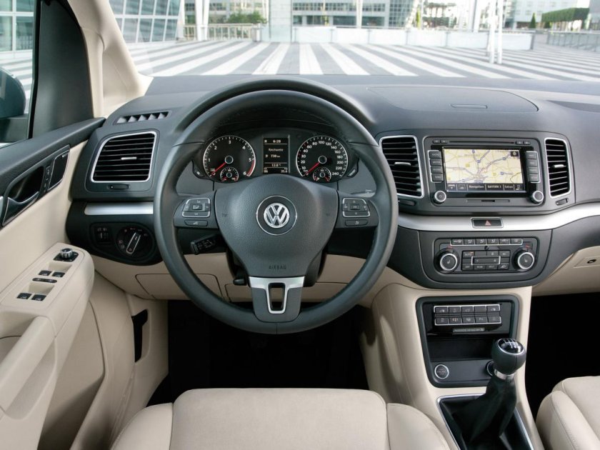 Volkswagen Sharan 2010 года