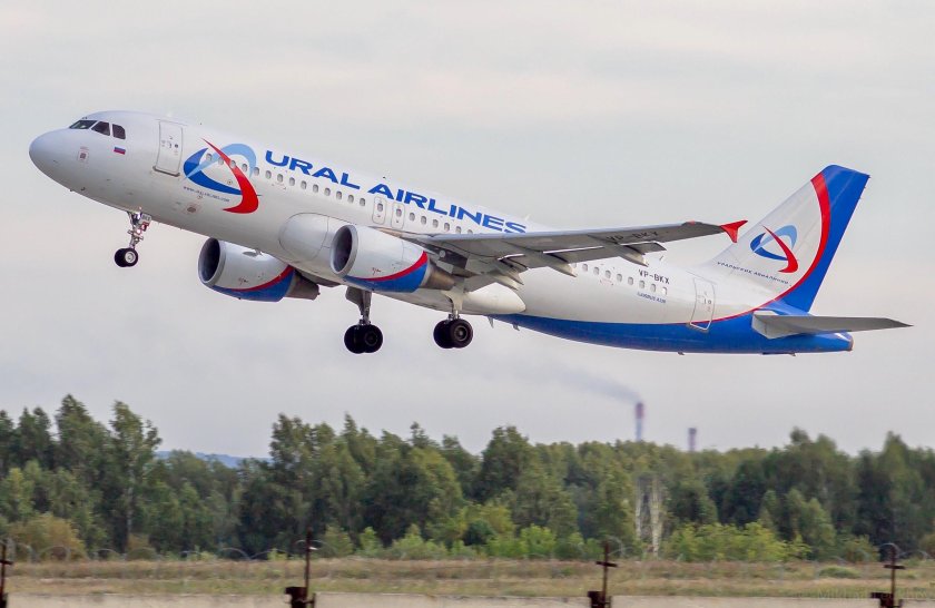 Самолёт Airbus a320 Уральские авиалинии