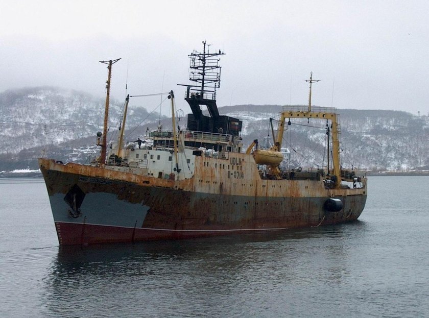 Рыболовецкий траулер БМРТ