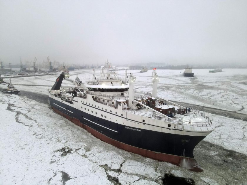 Капитан Вдовиченко траулер