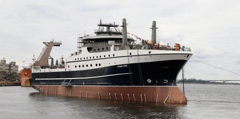 Рыболовный траулер механик Сизов