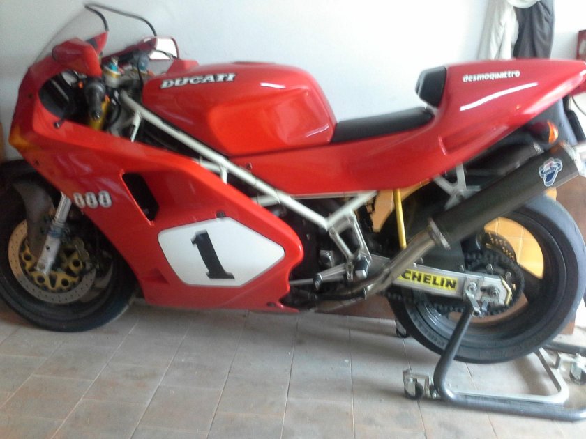 Ducati 851