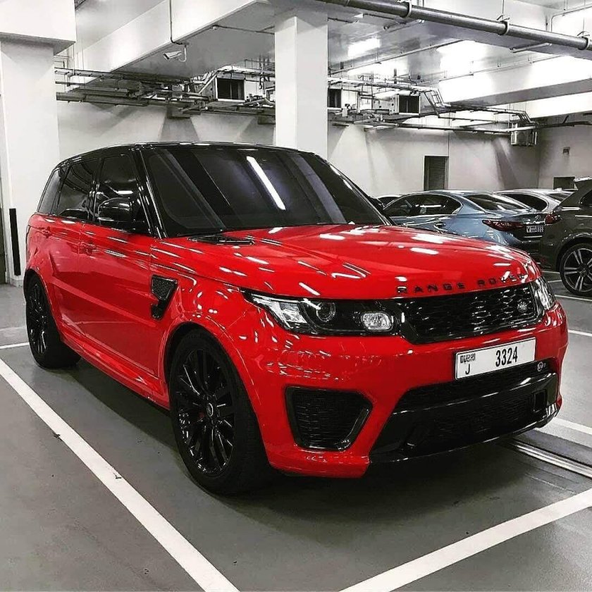 Красный рендж ровер