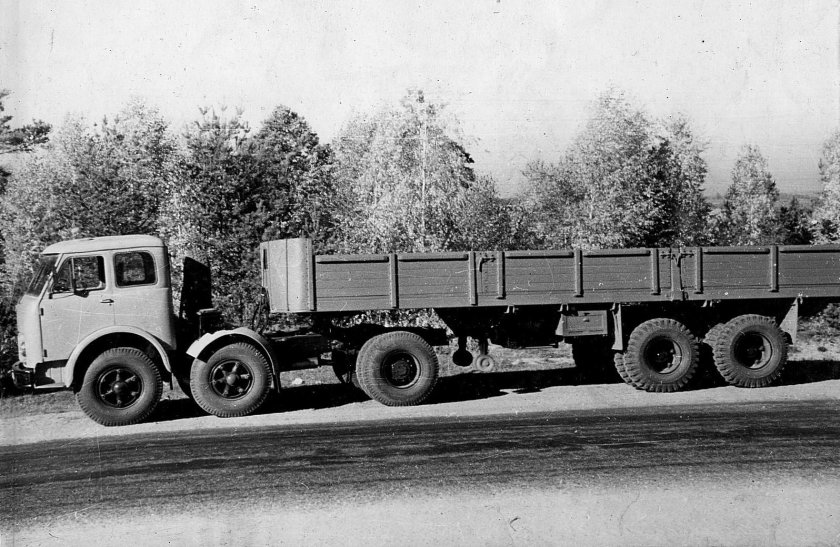 МАЗ 504 тягач с полуприцепом