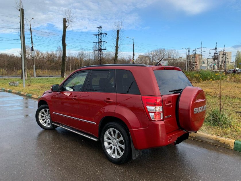 Suzuki Grand Vitara 2010 красная