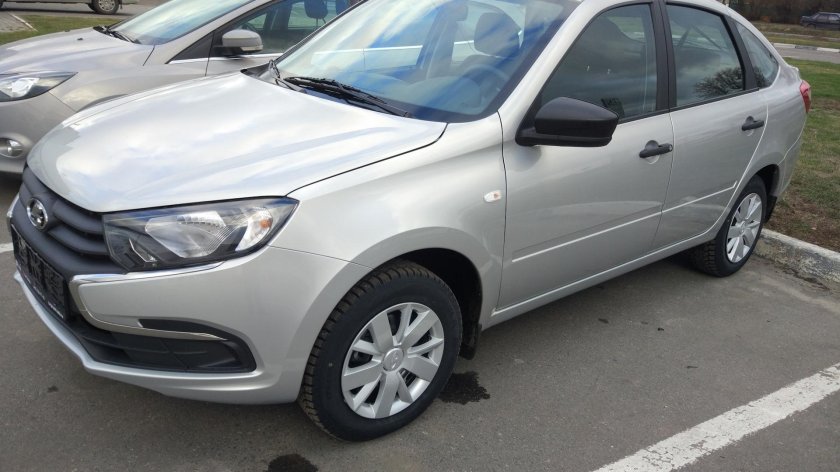 Лада Гранта лифтбек Рислинг 2021