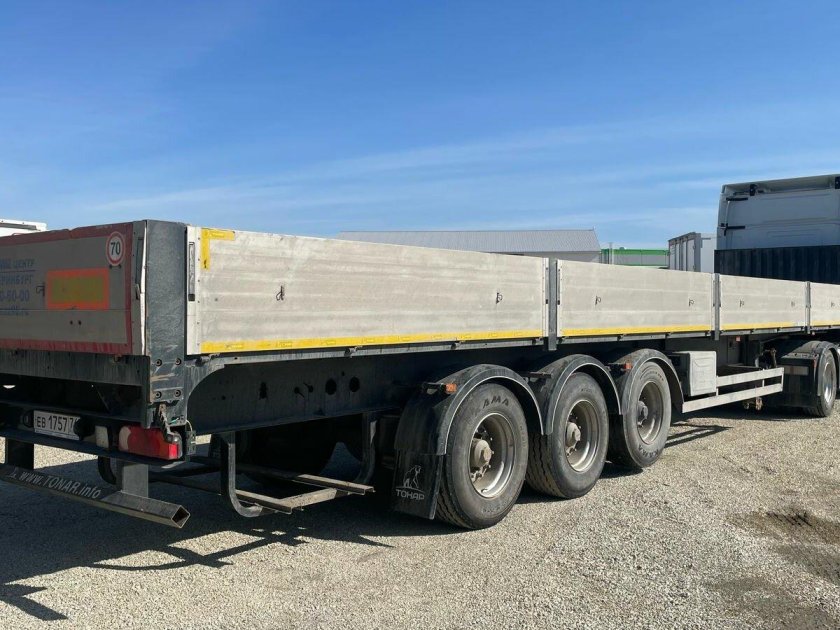 Полуприцеп с бортовой платформой