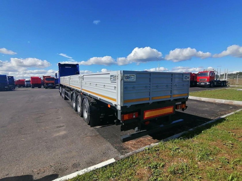 Полуприцеп бортовой маз 975800