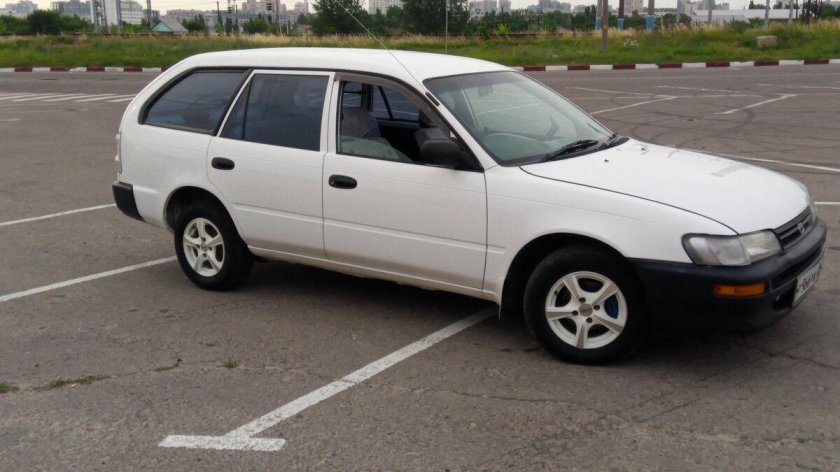 Тойота Королла универсал 2000