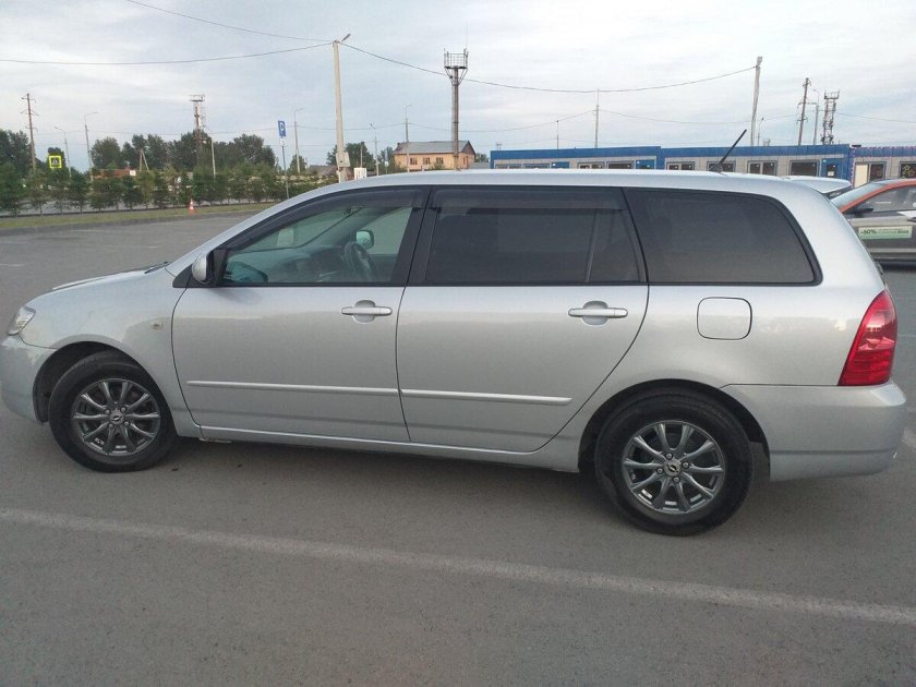 Тойота праворульная универсал