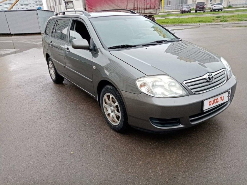 Toyota Corolla 2004 универсал