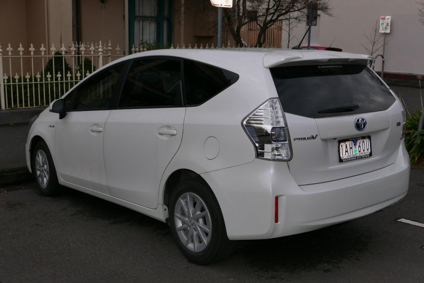 Toyota Prius 2012 универсал