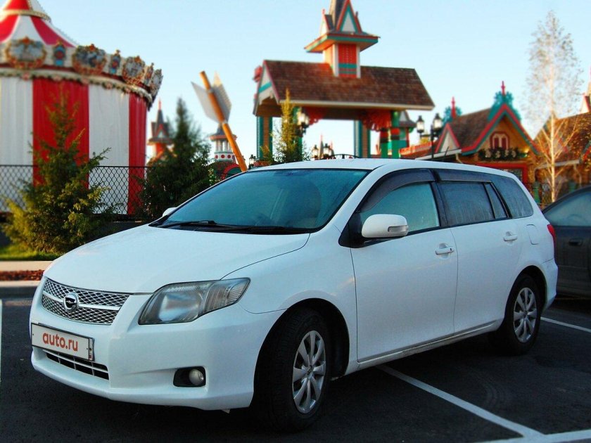 Тойота универсал Аксела