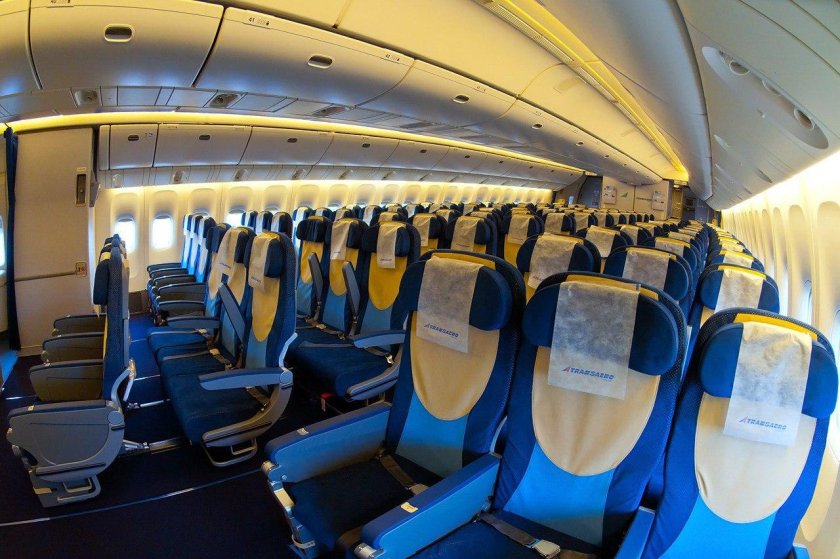 Боинг 777-300 салон эконом класса